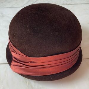 Velour brown women’s hat with copper-ish ribbon, looks vintage, okay condition
